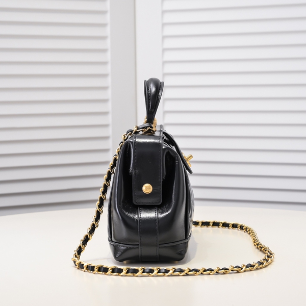 シャネルバッグ背面デザイン